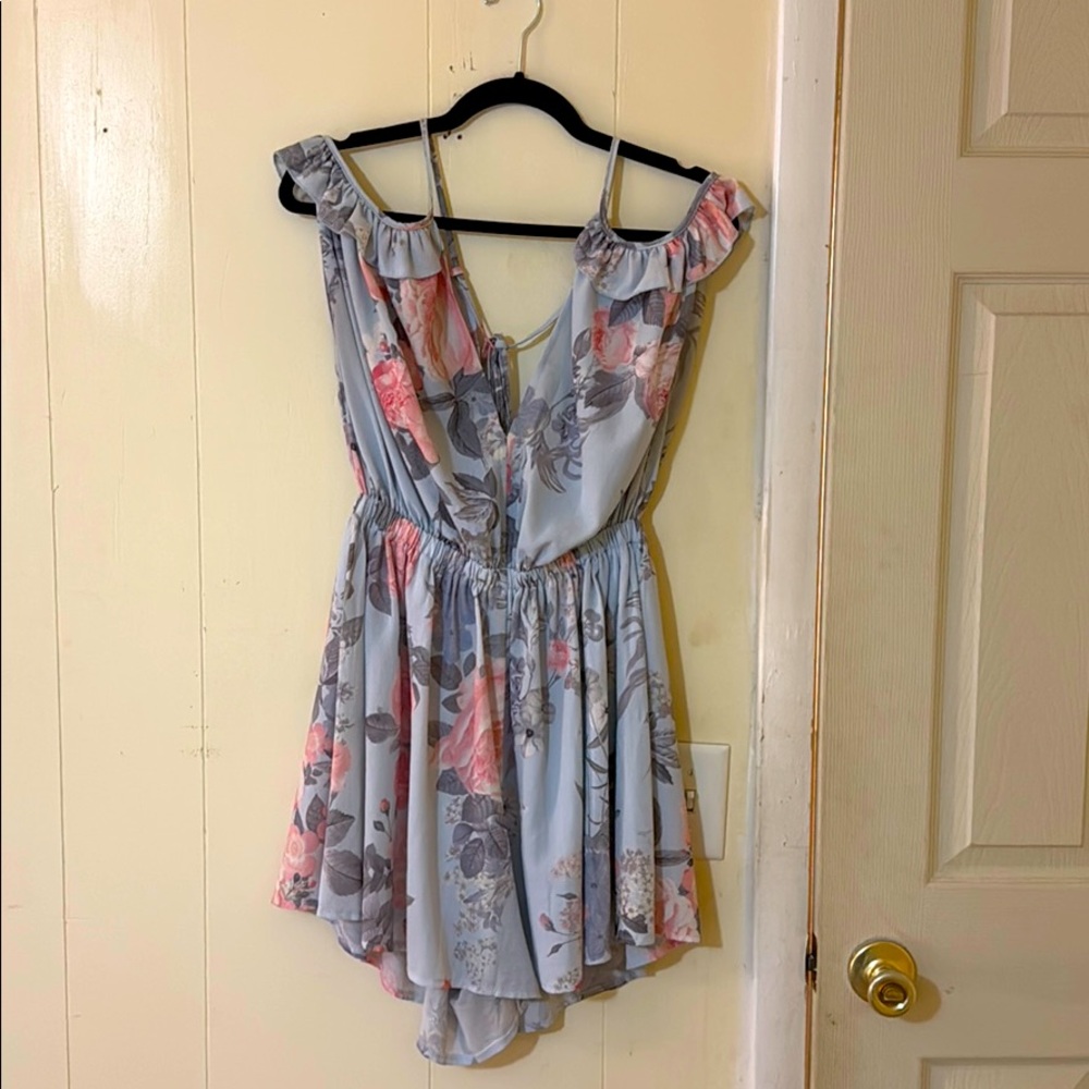 Women’s romper, ties in the back